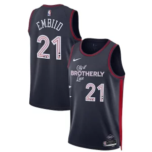 Moderno Práctico Magnífico Joel Embiid Philadelphia 76ers Nike Unisex 2023/24 Swingman Jersey Navy City Edition